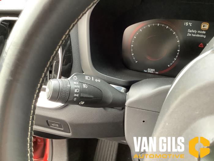 Volvo S60 III 2.0 T4 16V Sloopvoertuig (2019, Rood)