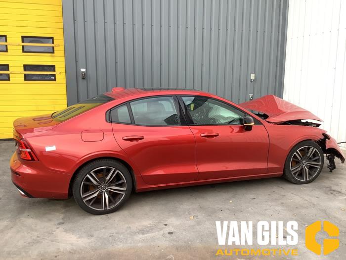 Volvo S60 III 2.0 T4 16V Sloopvoertuig (2019, Rood)