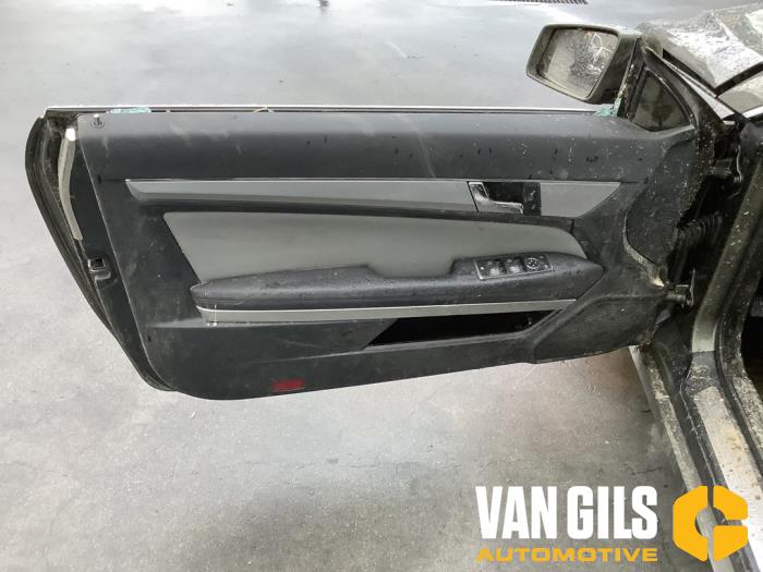 Mercedes E E-200 CGI 16V BlueEfficiency Skrotfordon (2012, GRIJS)