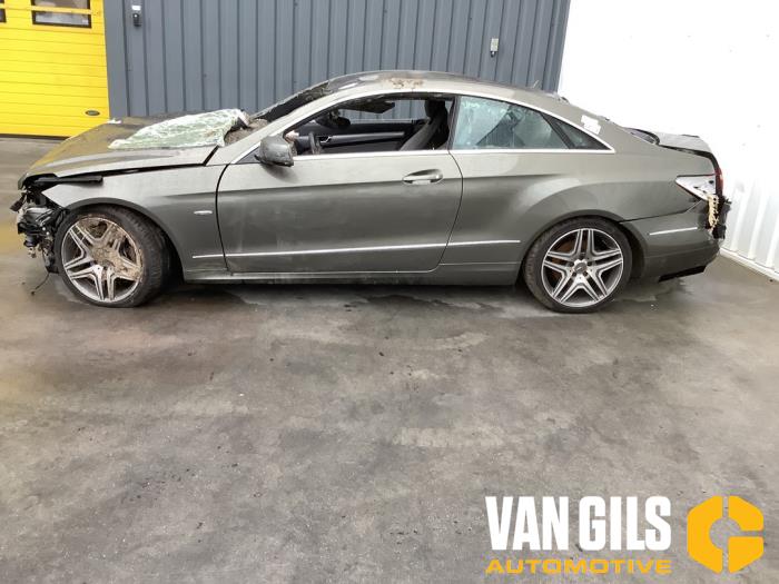 Mercedes E E-200 CGI 16V BlueEfficiency Skrotfordon (2012, GRIJS)