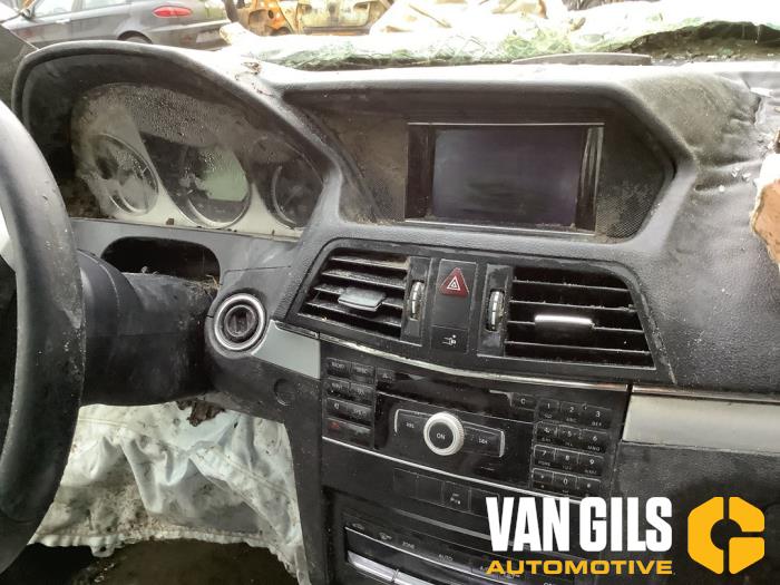 Mercedes E E-200 CGI 16V BlueEfficiency Skrotfordon (2012, GRIJS)