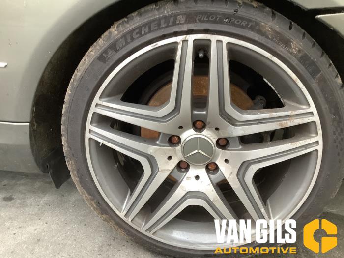 Mercedes E E-200 CGI 16V BlueEfficiency Skrotfordon (2012, GRIJS)