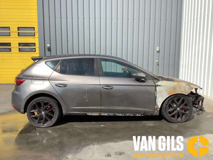 Seat Leon 1.4 TSI ACT 16V Skrotfordon (2015, GRIJS)