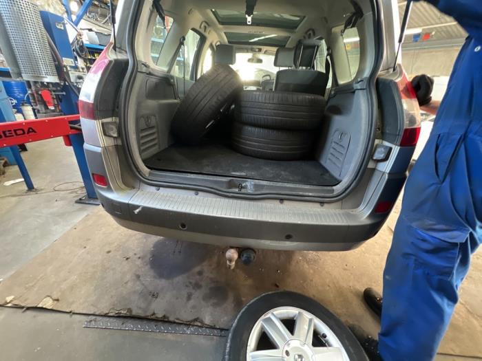 Renault Scénic II 2.0 16V Samochód złomowany (2005, Szary)