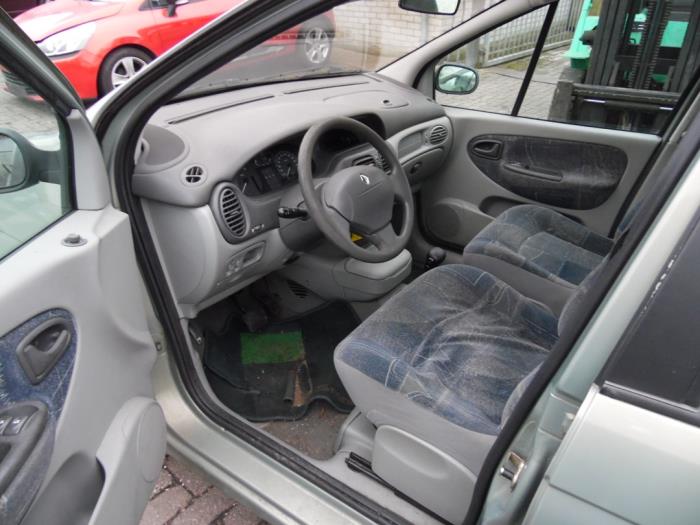 Renault Scenic 96- Sloopvoertuig (2001, Bruin)