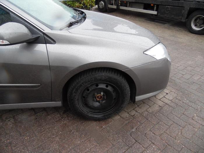 Renault Laguna III Estate 2.0 dCi 16V 175 FAP Skrotfordon (2008, GRIJS)