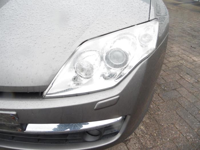 Renault Laguna III Estate 2.0 dCi 16V 175 FAP Skrotfordon (2008, GRIJS)