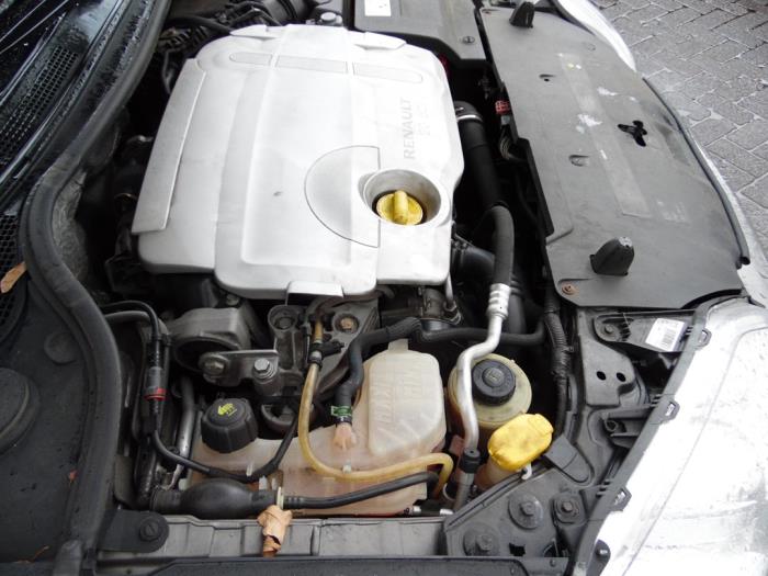 Renault Laguna III Estate 2.0 dCi 16V 175 FAP Skrotfordon (2008, GRIJS)