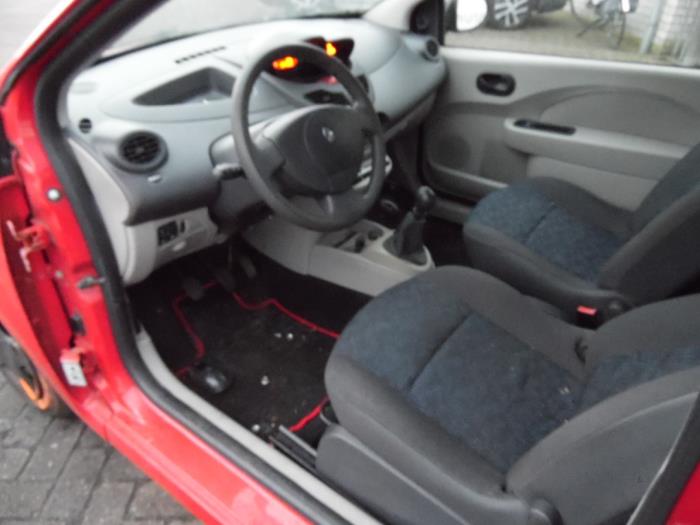 Renault Twingo II 1.2 Skrotfordon (2007, ROOD)