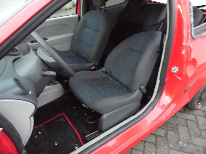 Renault Twingo II 1.2 Skrotfordon (2007, ROOD)