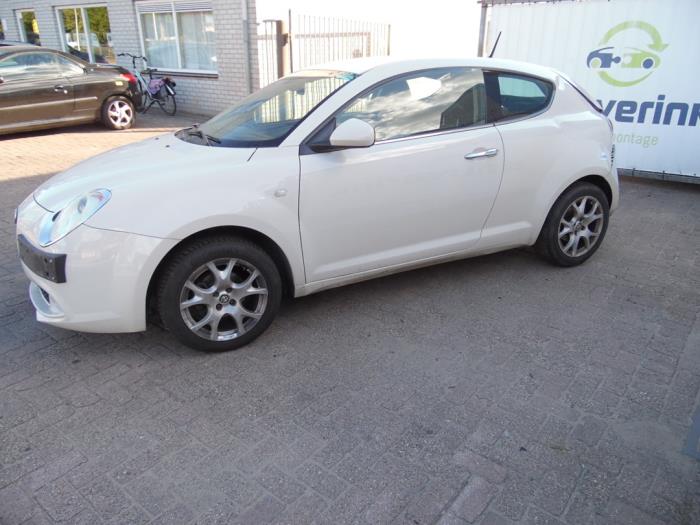 Alfa Romeo MiTo 1.4 16V Samochód złomowany (2009, Bialy)