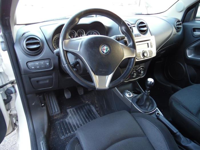 Alfa Romeo MiTo 1.4 16V Samochód złomowany (2009, Bialy)