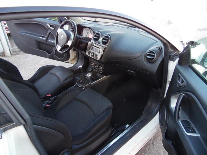 Alfa Romeo MiTo 1.4 16V Samochód złomowany (2009, Bialy)