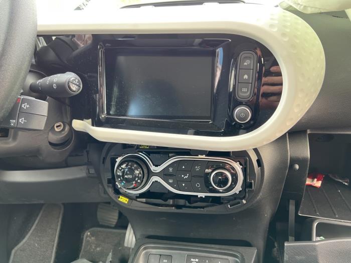 Renault Twingo III ZE R80 Skrotfordon (2021, ZWART)