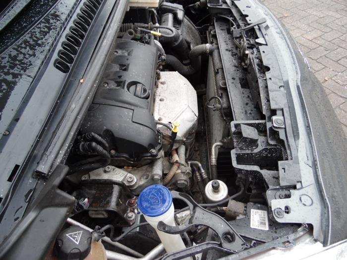 Peugeot 5008 I 1.6 VTI 16V Schadevoertuig (2010, Grijs)