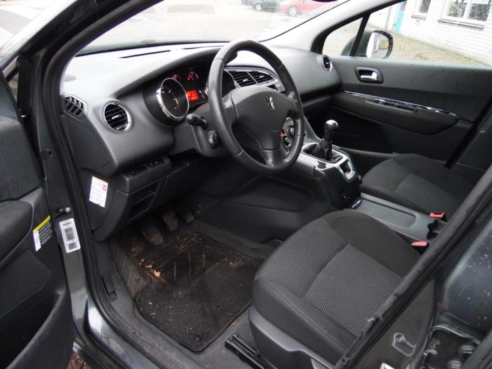 Peugeot 5008 I 1.6 VTI 16V Schadevoertuig (2010, Grijs)