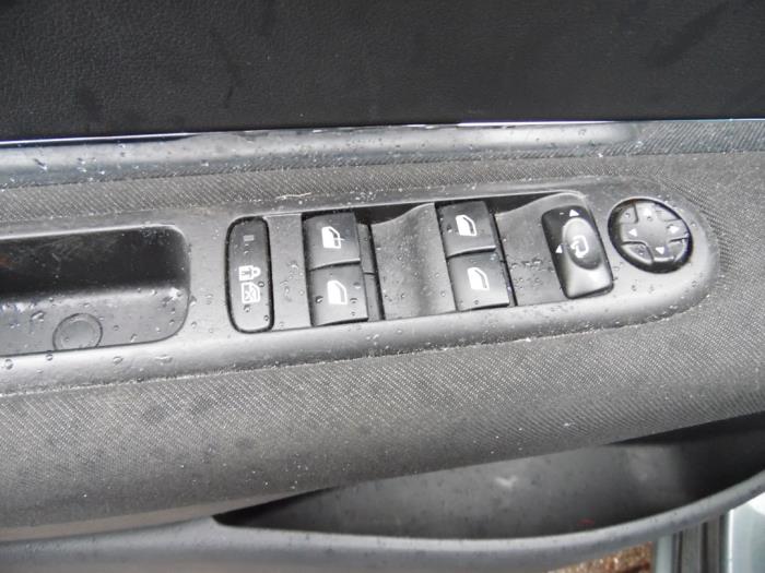 Peugeot 5008 I 1.6 VTI 16V Schadevoertuig (2010, Grijs)