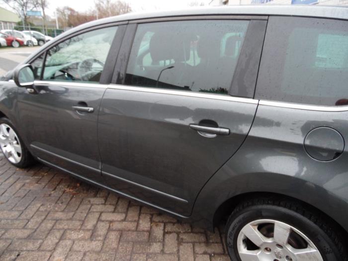 Peugeot 5008 I 1.6 VTI 16V Schadevoertuig (2010, Grijs)