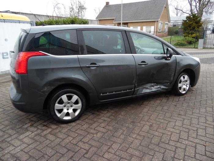 Peugeot 5008 I 1.6 VTI 16V Schadevoertuig (2010, Grijs)