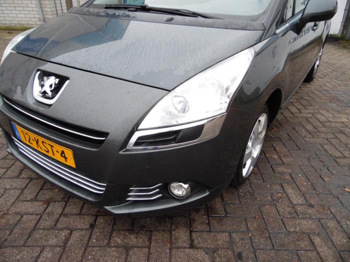 Peugeot 5008 I 1.6 VTI 16V Schadevoertuig (2010, Grijs)