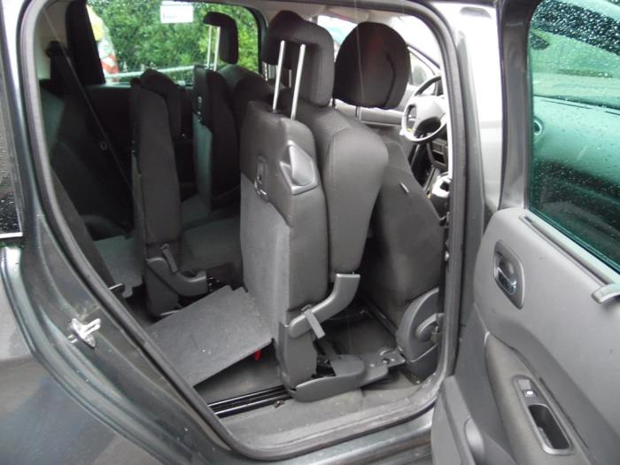 Peugeot 5008 I 1.6 VTI 16V Schadevoertuig (2010, Grijs)