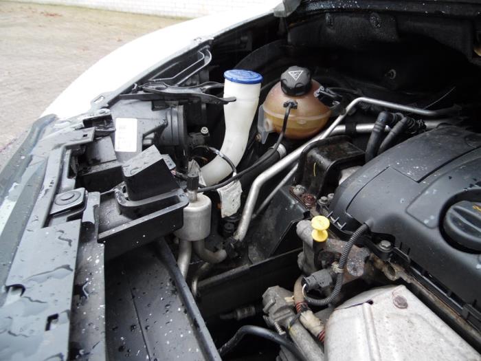 Peugeot 5008 I 1.6 VTI 16V Schadevoertuig (2010, Grijs)