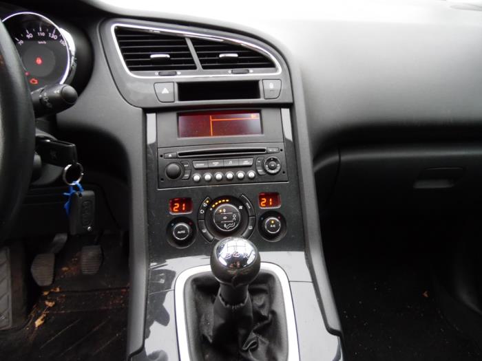 Peugeot 5008 I 1.6 VTI 16V Schadevoertuig (2010, Grijs)