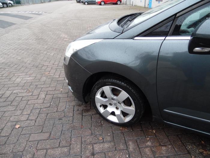 Peugeot 5008 I 1.6 VTI 16V Schadevoertuig (2010, Grijs)