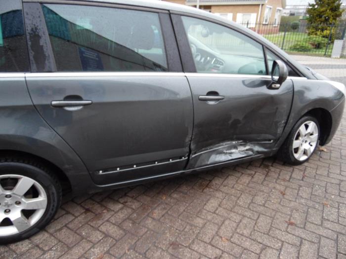 Peugeot 5008 I 1.6 VTI 16V Schadevoertuig (2010, Grijs)