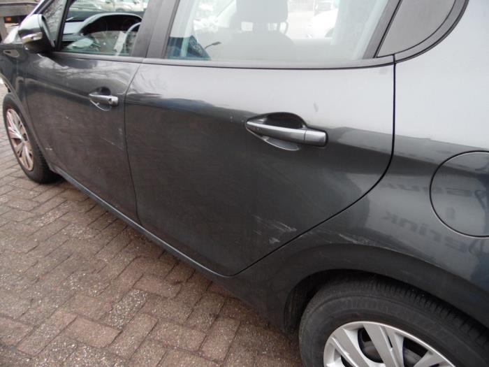 Peugeot 208 I 1.2 Vti 12V PureTech 82 Skrotfordon (2014, GRIJS)