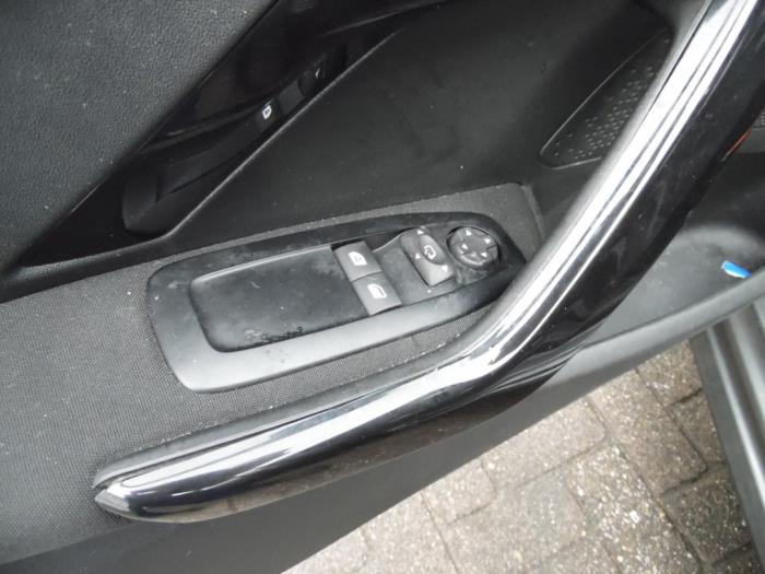 Peugeot 208 I 1.2 Vti 12V PureTech 82 Skrotfordon (2014, GRIJS)