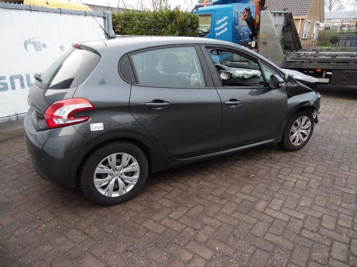 Peugeot 208 I 1.2 Vti 12V PureTech 82 Skrotfordon (2014, GRIJS)