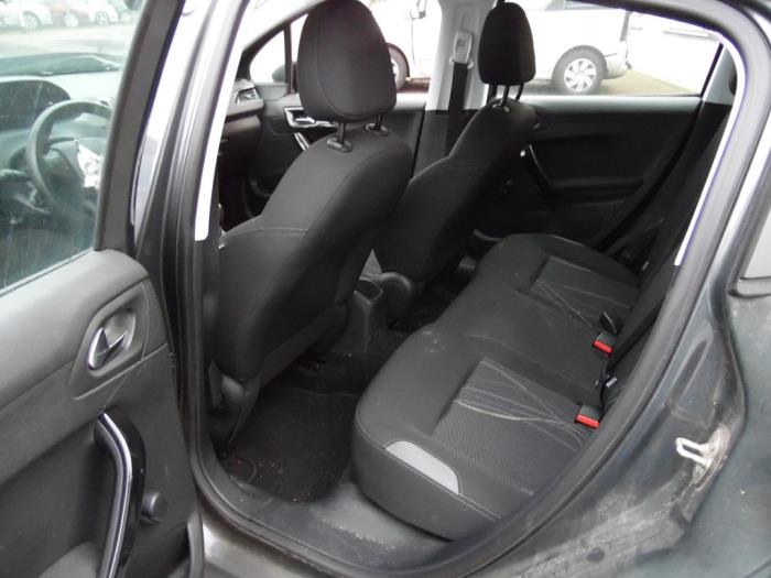 Peugeot 208 I 1.2 Vti 12V PureTech 82 Skrotfordon (2014, GRIJS)