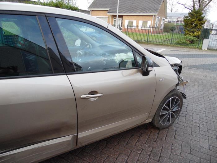 Renault Scénic III 1.5 dCi 110 Skrotfordon (2013, BRUIN)