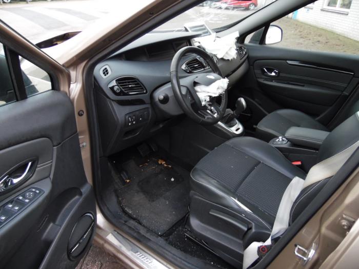 Renault Scénic III 1.5 dCi 110 Skrotfordon (2013, BRUIN)