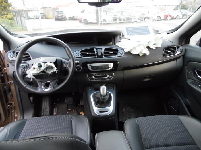 Renault Scénic III 1.5 dCi 110 Skrotfordon (2013, BRUIN)