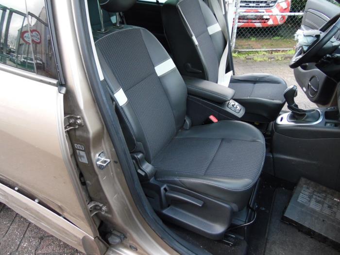 Renault Scénic III 1.5 dCi 110 Skrotfordon (2013, BRUIN)