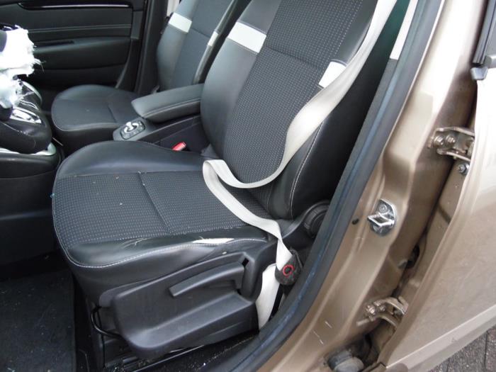 Renault Scénic III 1.5 dCi 110 Skrotfordon (2013, BRUIN)