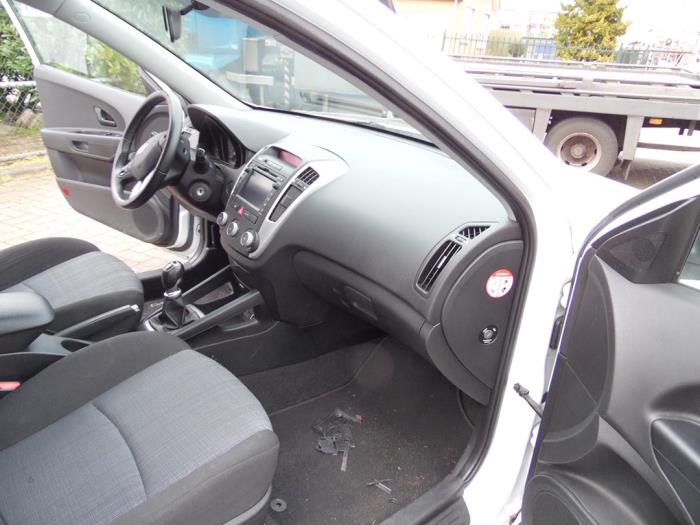 Kia Cee'd Sporty Wagon 1.4 16V Skrotfordon (2011, WIT)