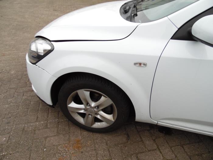 Kia Cee'd Sporty Wagon 1.4 16V Skrotfordon (2011, WIT)