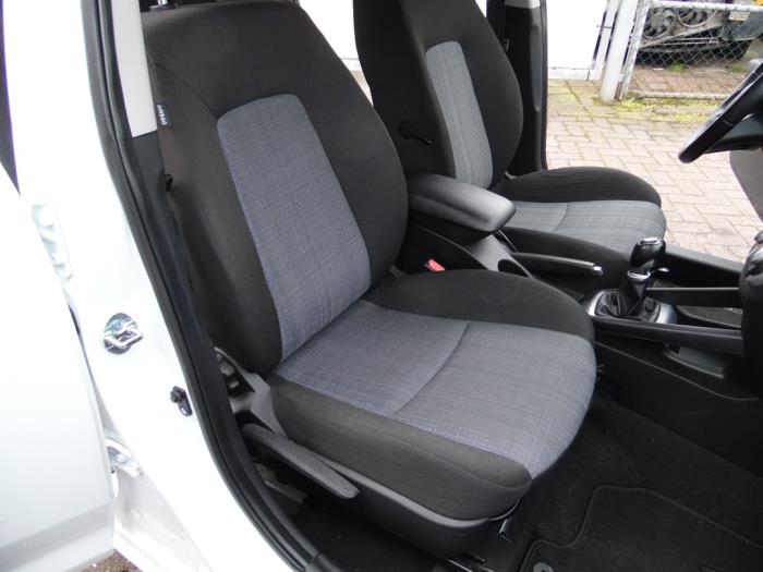 Kia Cee'd Sporty Wagon 1.4 16V Skrotfordon (2011, WIT)