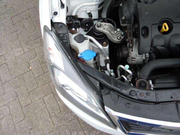 Kia Cee'd Sporty Wagon 1.4 16V Skrotfordon (2011, WIT)