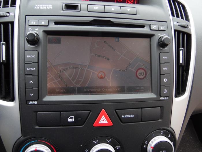 Kia Cee'd Sporty Wagon 1.4 16V Skrotfordon (2011, WIT)