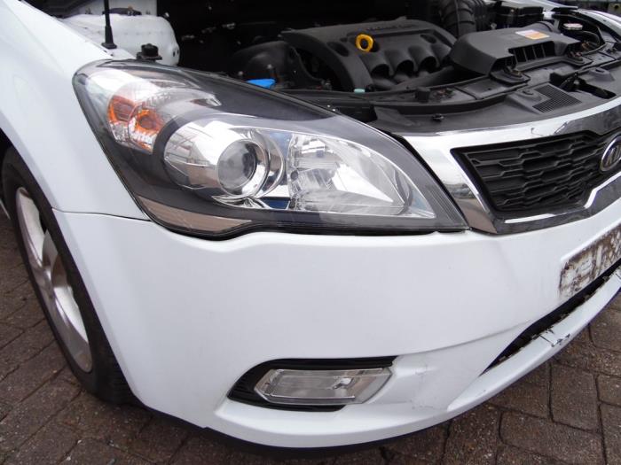 Kia Cee'd Sporty Wagon 1.4 16V Skrotfordon (2011, WIT)