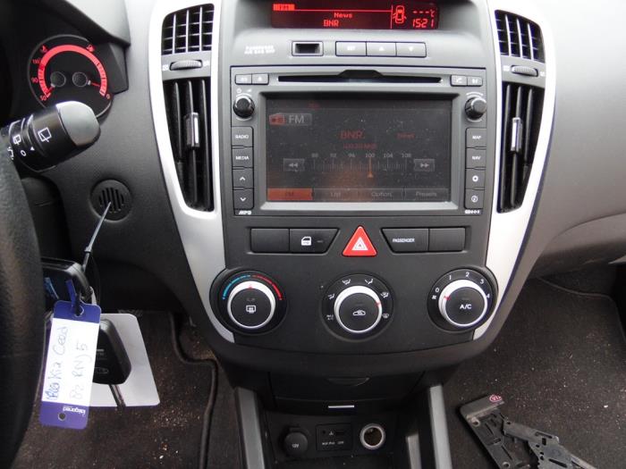 Kia Cee'd Sporty Wagon 1.4 16V Skrotfordon (2011, WIT)