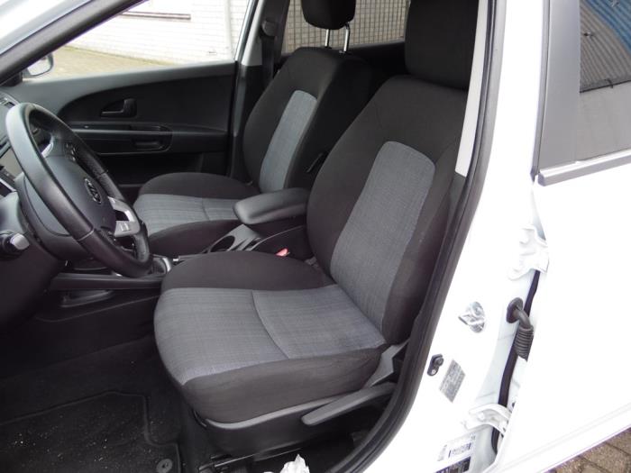 Kia Cee'd Sporty Wagon 1.4 16V Skrotfordon (2011, WIT)