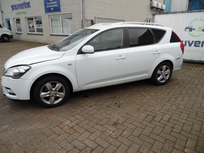 Kia Cee'd Sporty Wagon 1.4 16V Skrotfordon (2011, WIT)