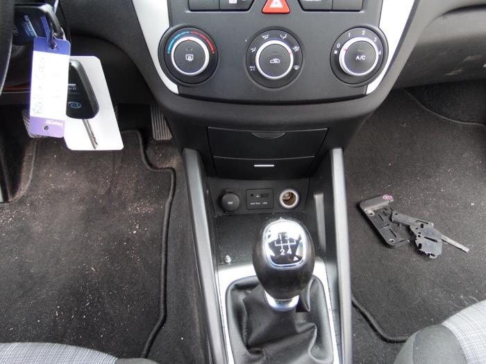 Kia Cee'd Sporty Wagon 1.4 16V Skrotfordon (2011, WIT)