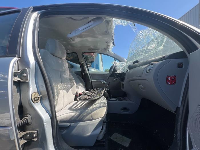 Citroen C3 1.4 Skrotfordon (2004, GRIJS)