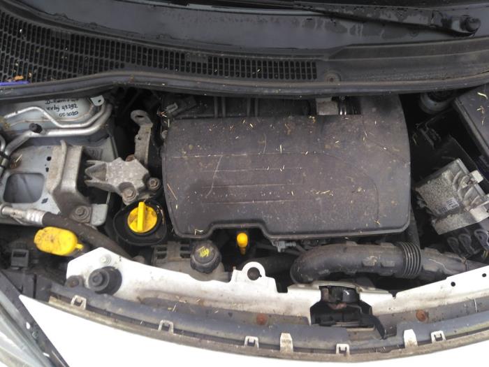 Renault Twingo II 1.2 16V Samochód złomowany (2010, Bialy)